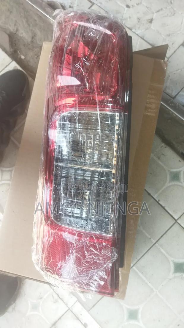 Nissan Nv3500 Tailight - thumbnail 3