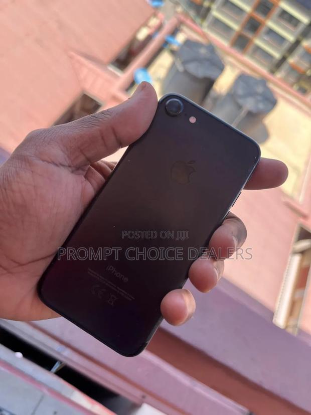 Apple iPhone 8 64 GB Black - thumbnail 3