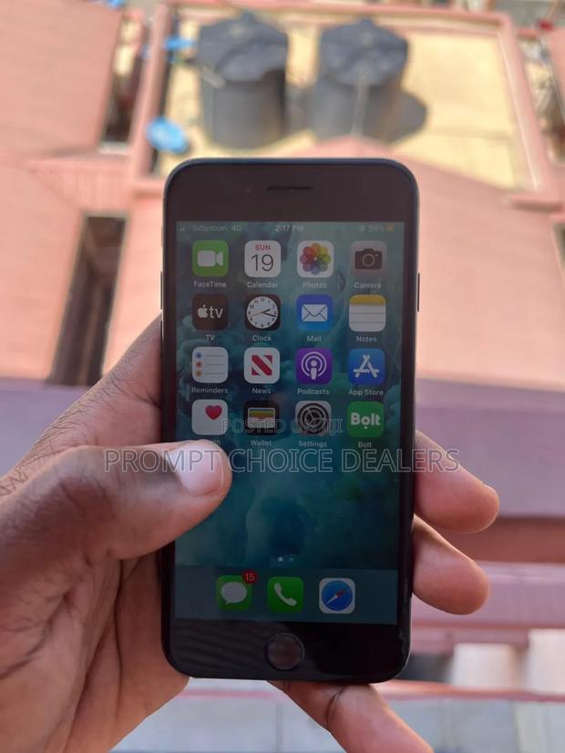 Apple iPhone 8 64 GB Black - thumbnail 4