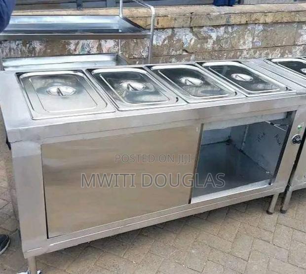 High -Tech Stainless Food Warmer With a Cabinet Underneath