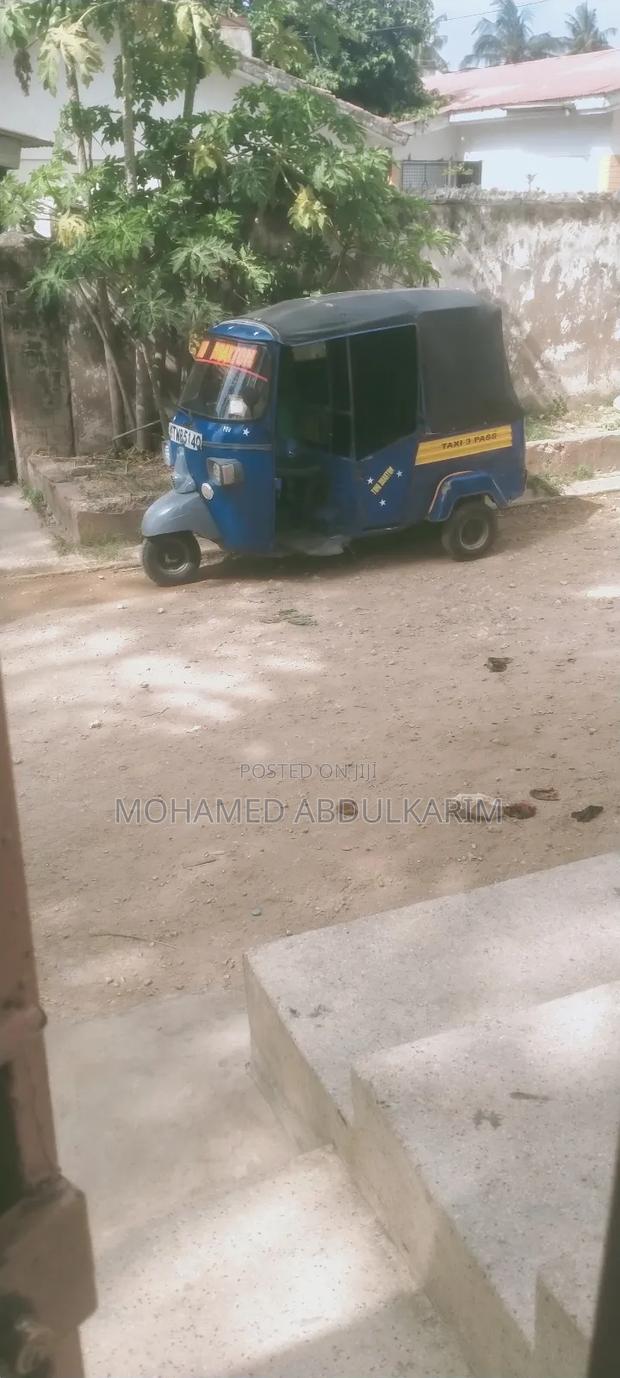 Piaggio 2018 Green - main view