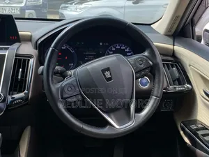 Toyota Crown 2019 Pearl