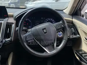 Toyota Crown 2019 Pearl