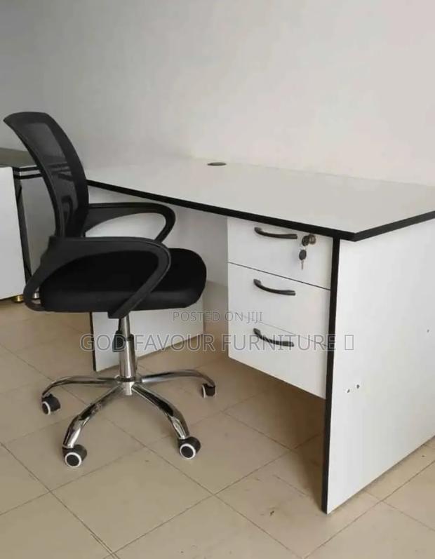 1 Meter Lockable Office Table With Chair Tf3qx - main view