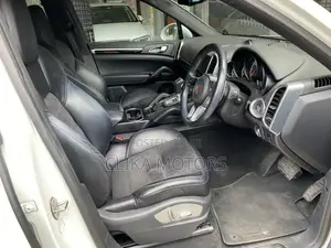 Porsche Cayenne 2017 Pearl
