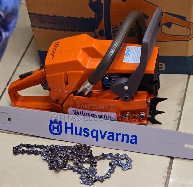 Husqvarna Powersaw 272xp With a 24" Blade