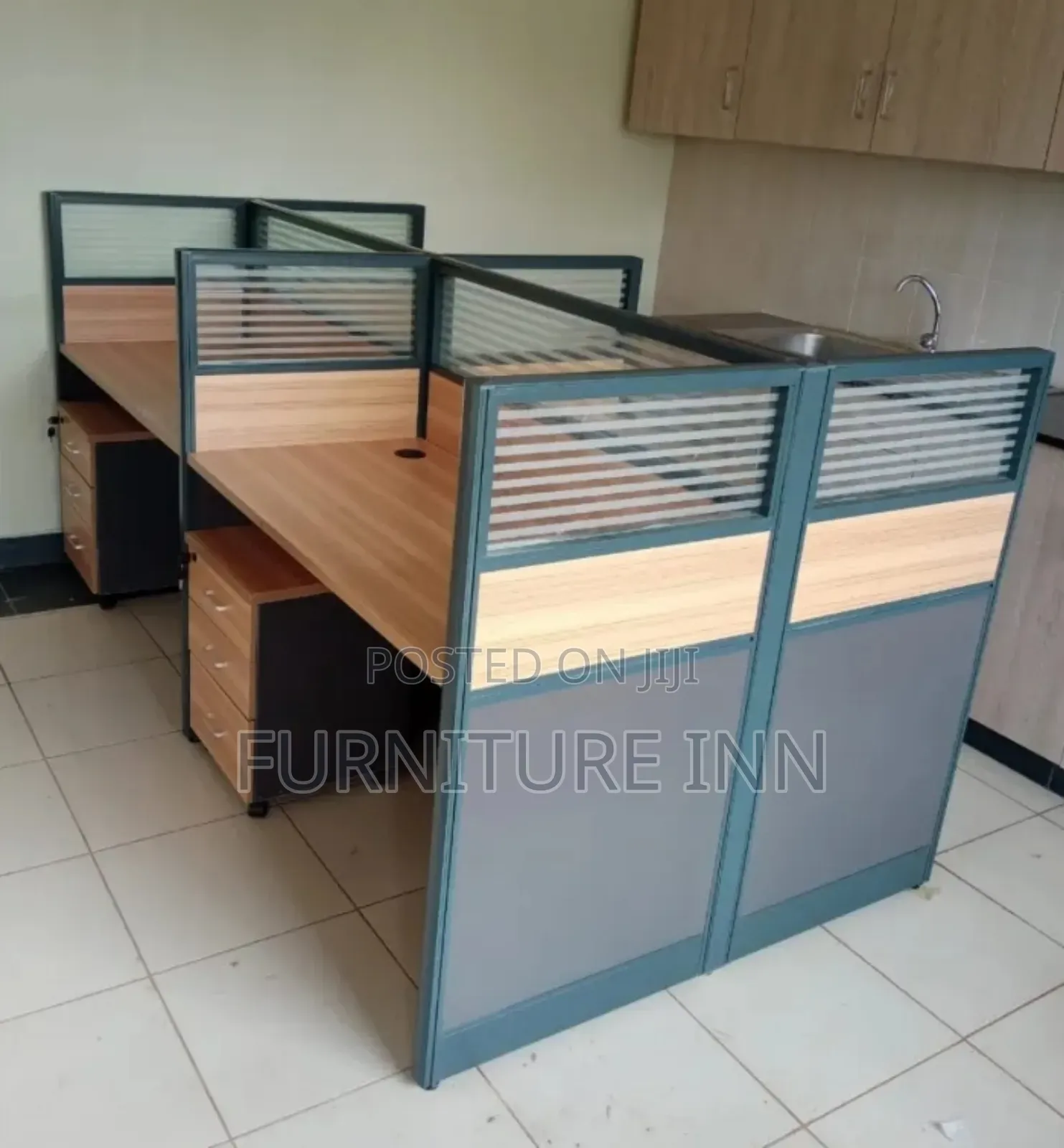 Elegant 4 People Workstation