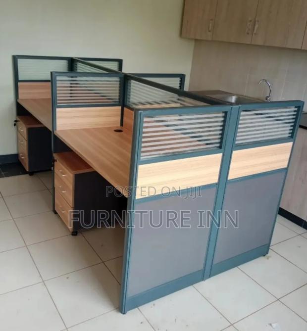 Elegant 4 People Workstation