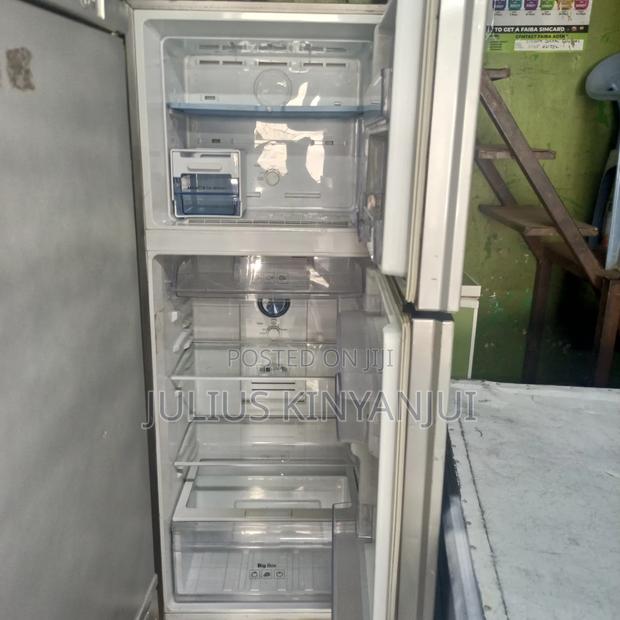 Two Doors Top Freezer Samsung Fridge - thumbnail 2