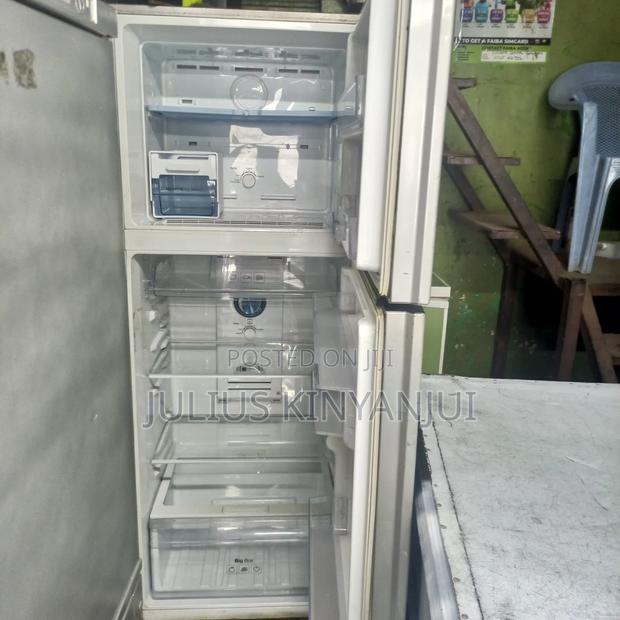 Two Doors Top Freezer Samsung Fridge - thumbnail 3