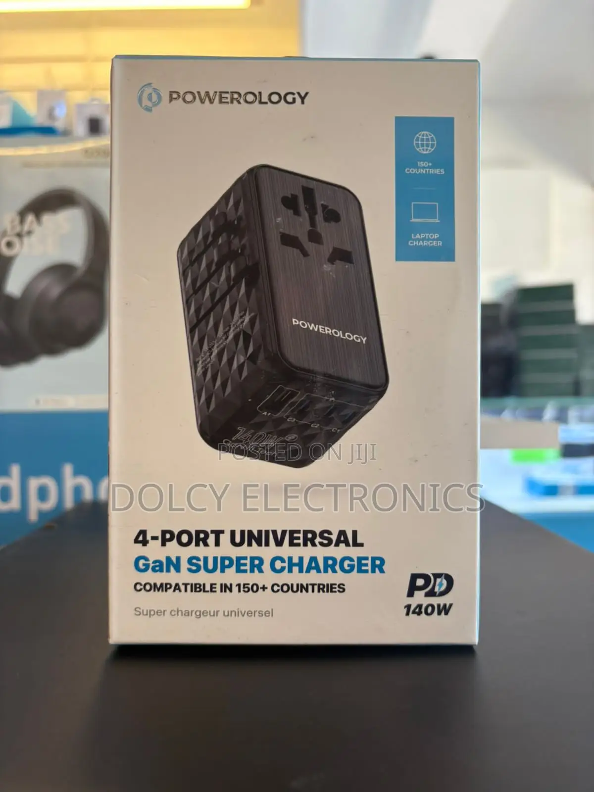 Powerology Universal Adapter 140W Type C Port / X2 USB a 15W