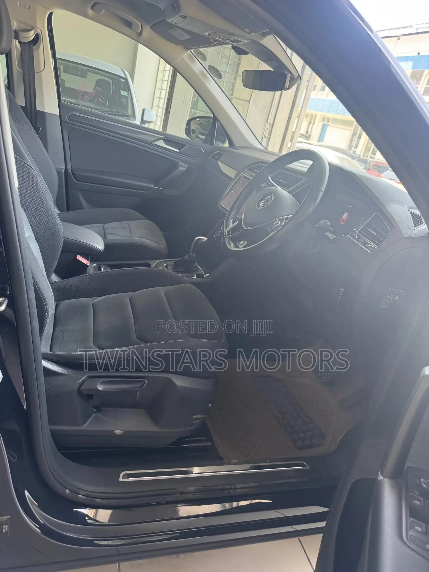 Volkswagen Tiguan 2.0T SEL R-Line Black FWD 2019 Black