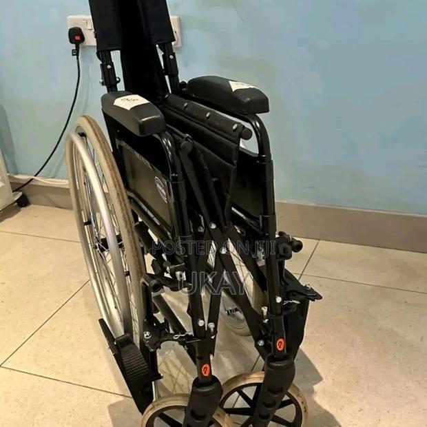 Self Propelled Manual Wheelchair Invacare. - thumbnail 3