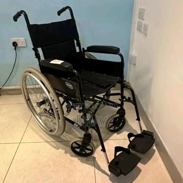 Self Propelled Manual Wheelchair Invacare. - thumbnail 4