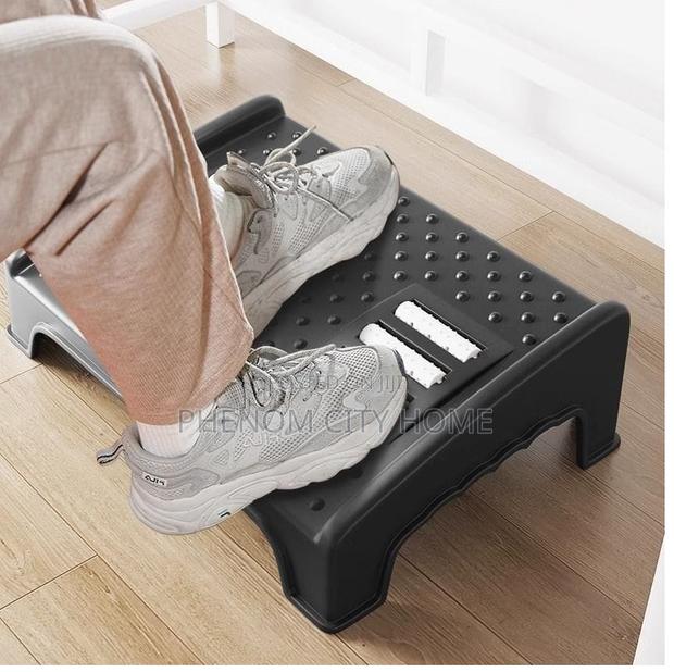 Ergonomic and Nonskid Footrest/Toilet Stool Footrest