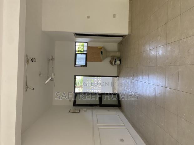 Office Space to Let Along Links Road - thumbnail 6