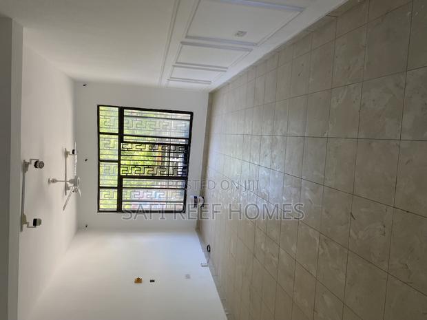 Office Space to Let Along Links Road - thumbnail 3