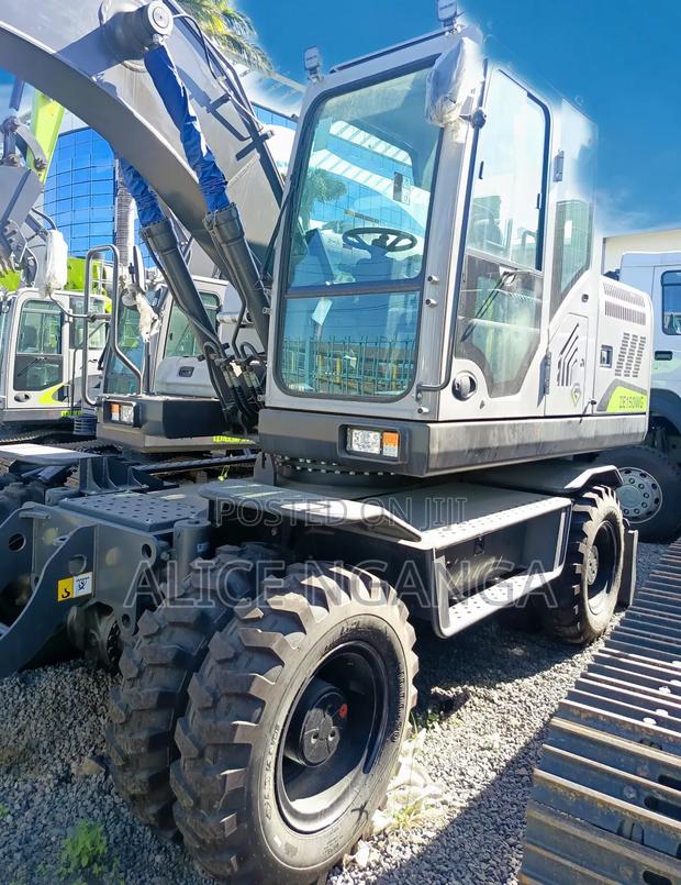 Excavator,15tns , 110,000$ Plus VAT