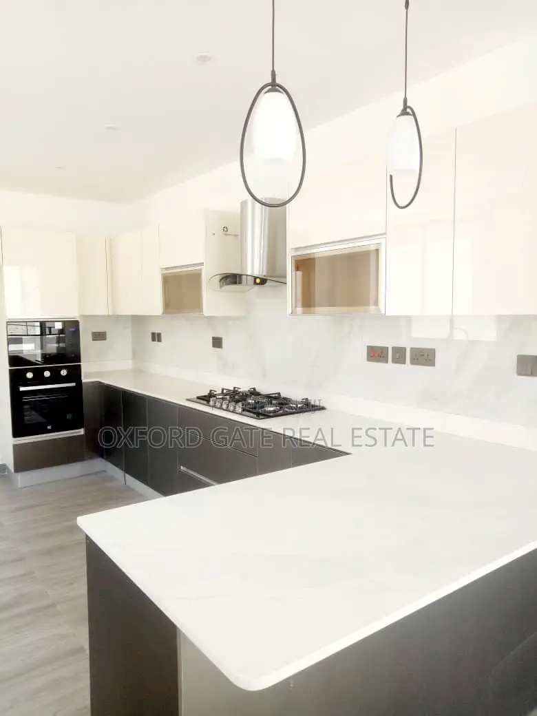 5bdrm Townhouse/Terrace in Lavington, Muthangari for sale