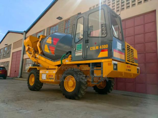 Self Loading Concrete Mixer , 600l Capacity