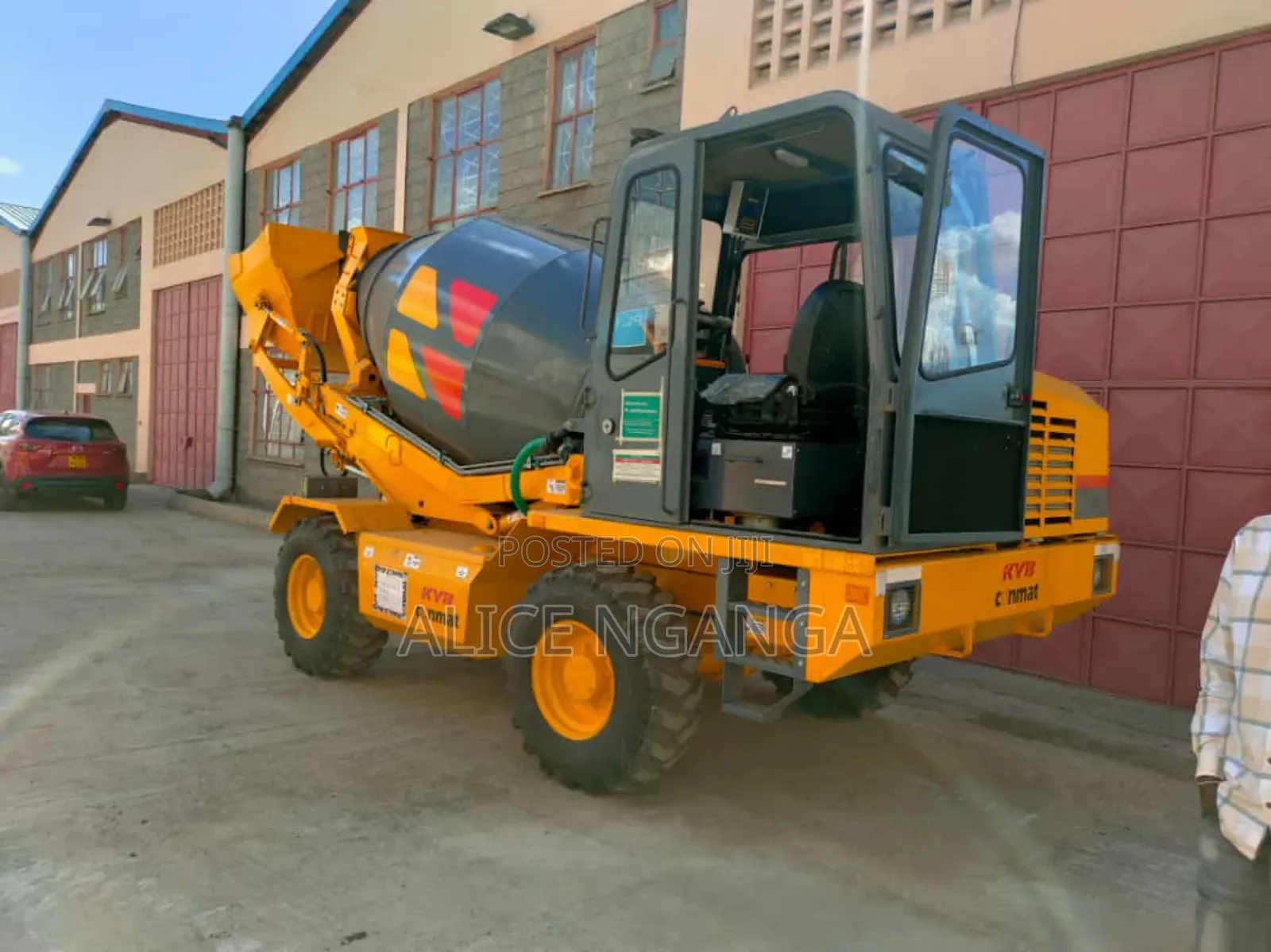 Self Loading Concrete Mixer , 600l Capacity