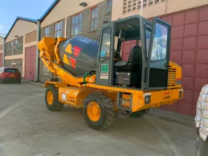 Self Loading Concrete Mixer , 600l Capacity