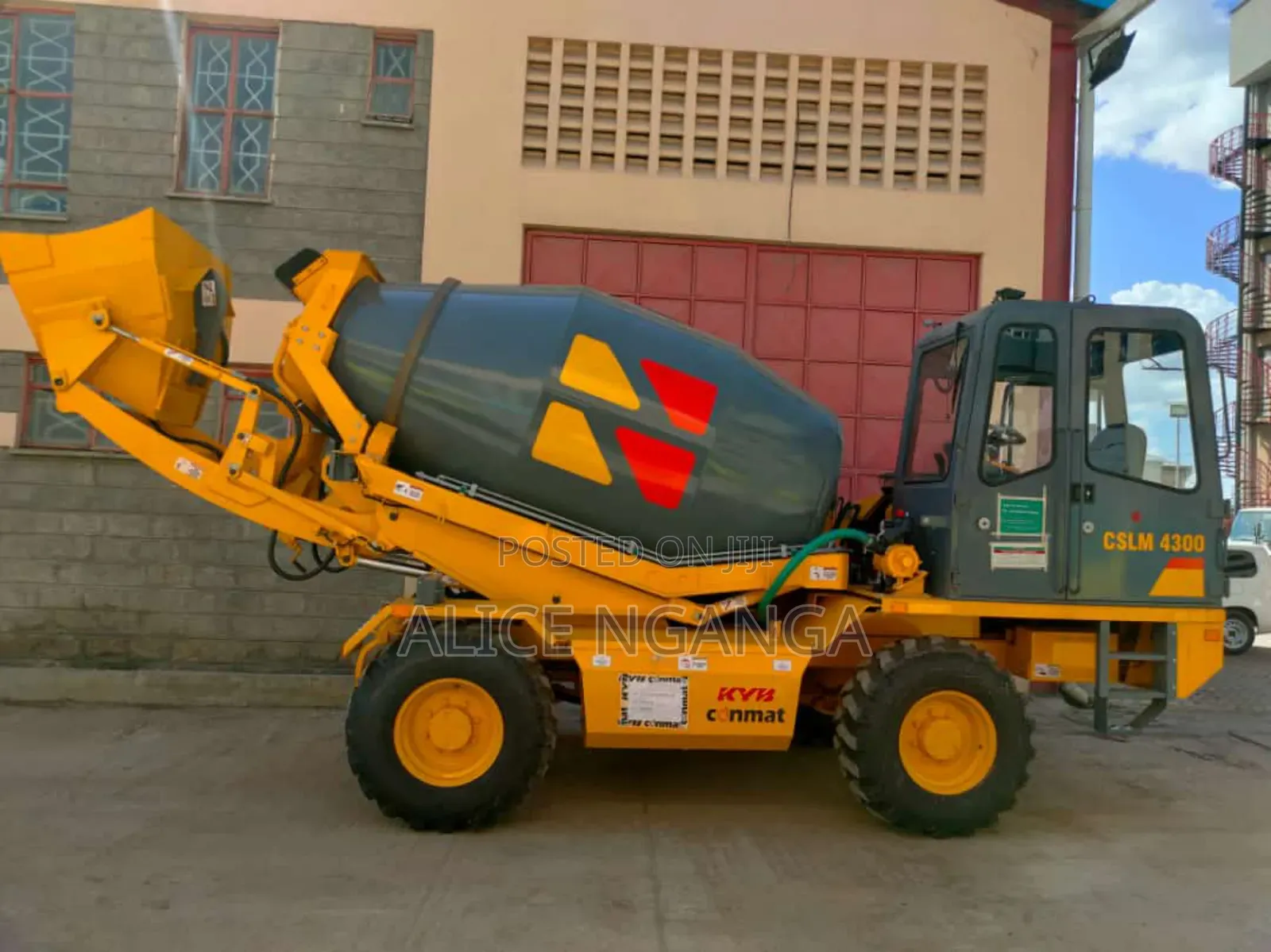 Self Loading Concrete Mixer , 600l Capacity