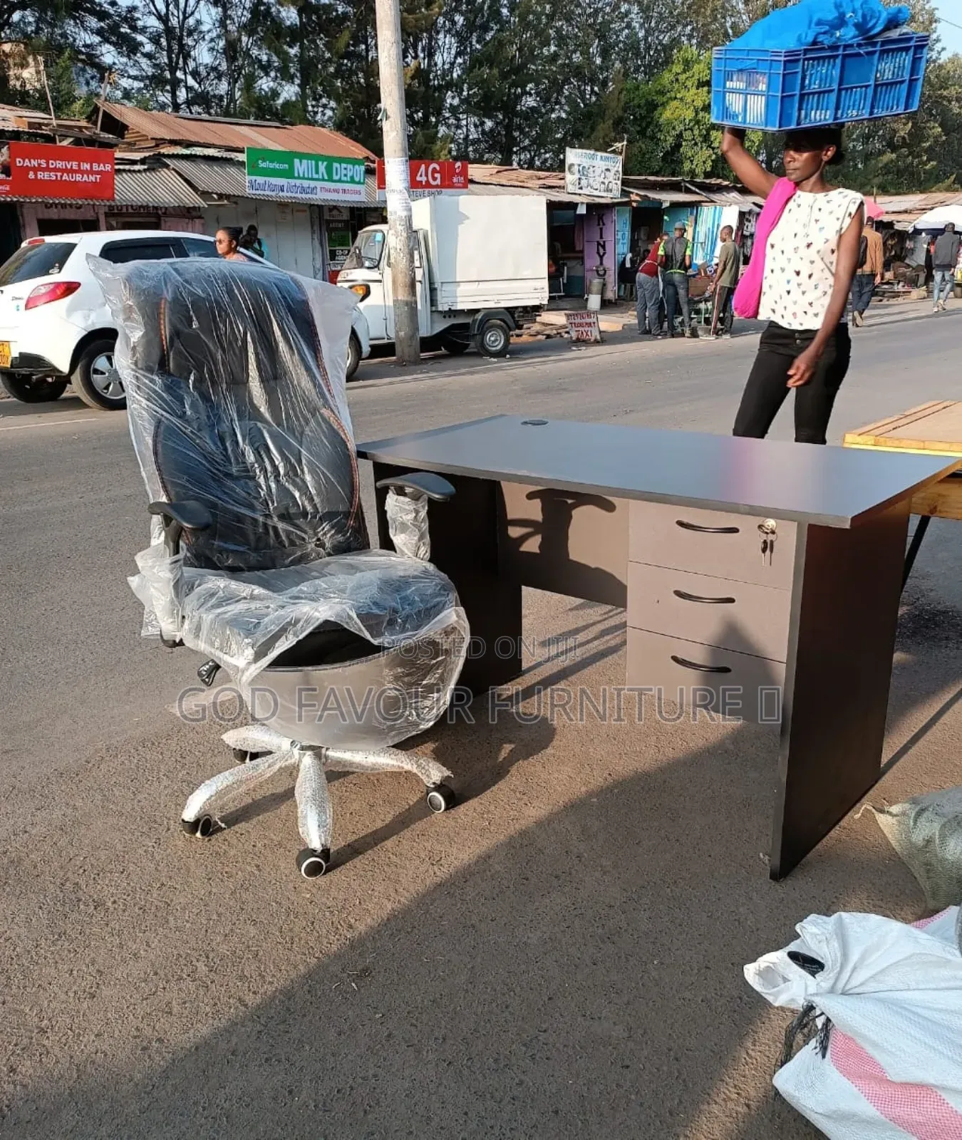 Black Leather Chair With 1 Meter Office Table Fc6bh