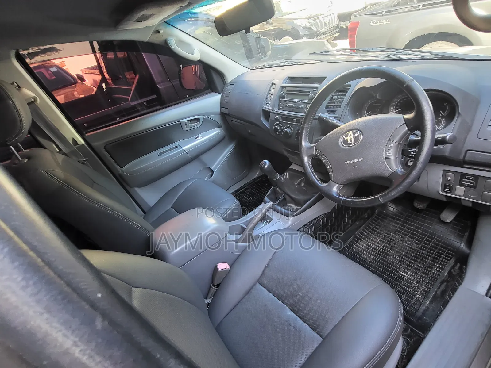 Toyota Hilux 2015 Gray