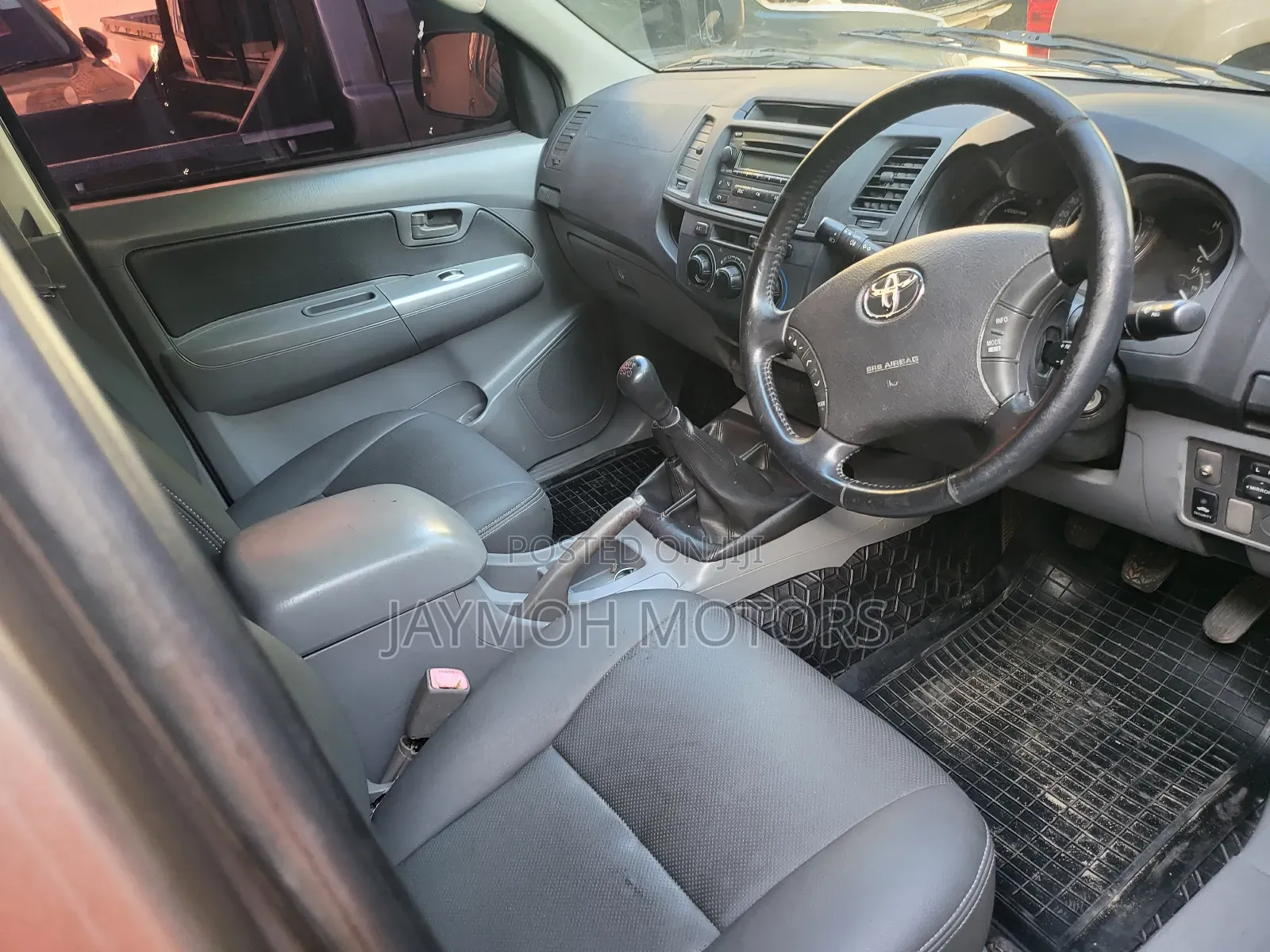 Toyota Hilux 2015 Gray