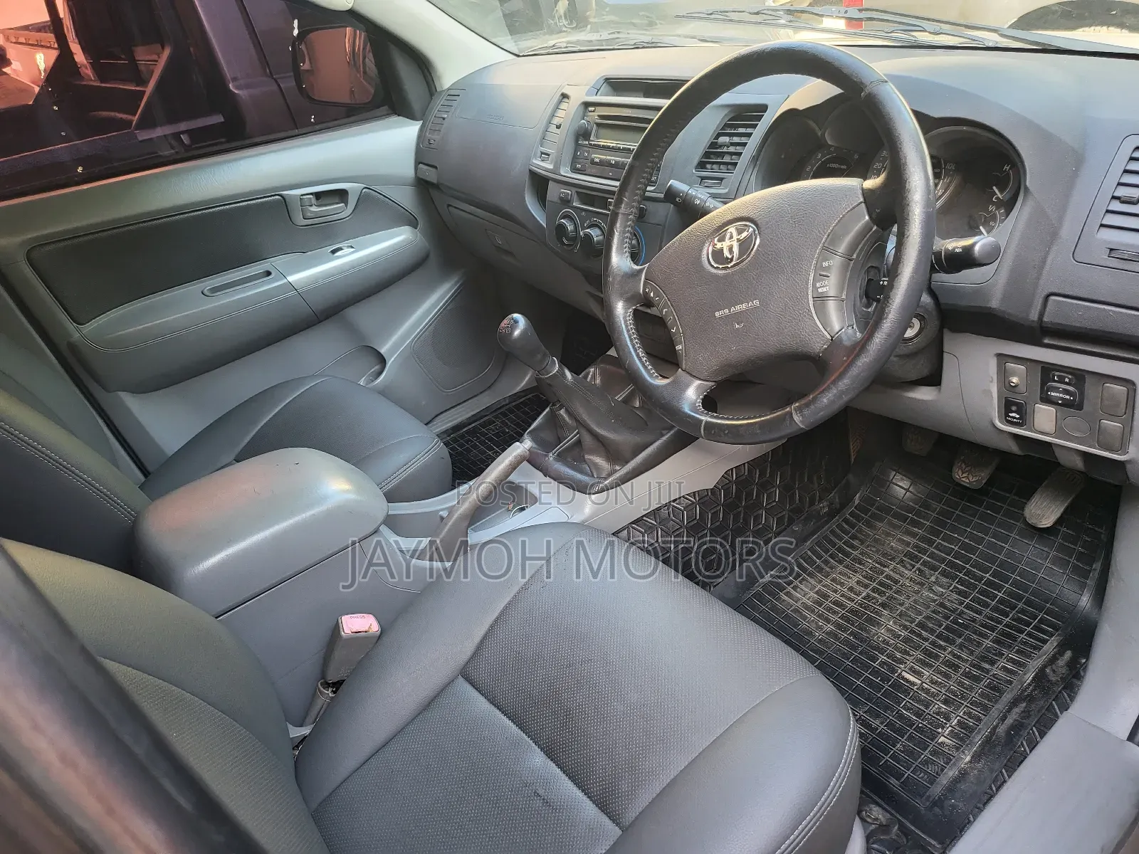 Toyota Hilux 2015 Gray