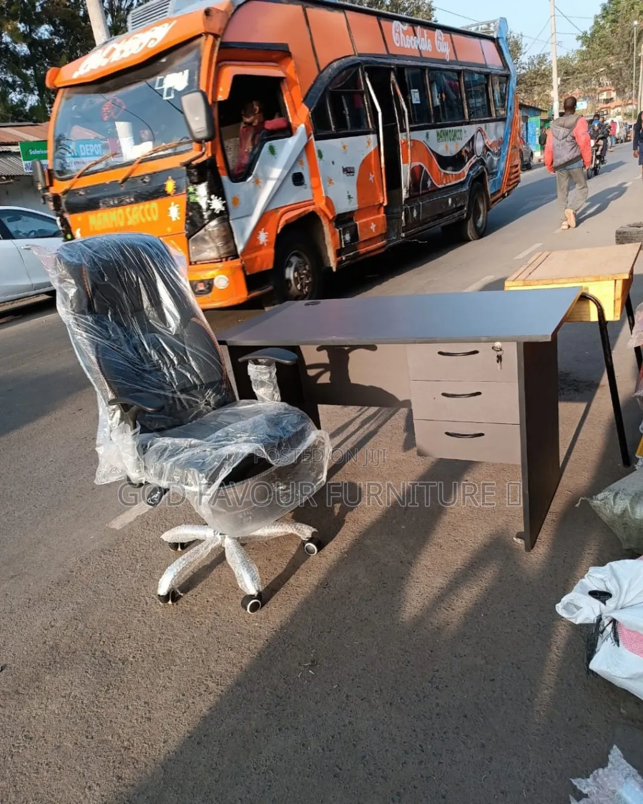 1 Meter Office Table Desk With Black Leather Chair Tx3jy