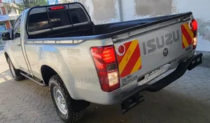 Isuzu D-MAX 2022 Silver