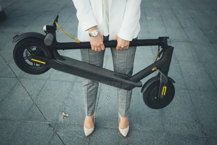 Stylish Electric Scooter – 36v Battery, 25km/H Top Speed