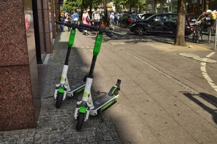 Compact Electric Scooter – Perfect for Urban Commutes