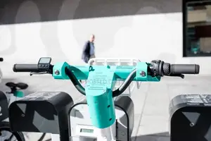 Luxury Electric Scooter – Sleek Design, High Load Capacity