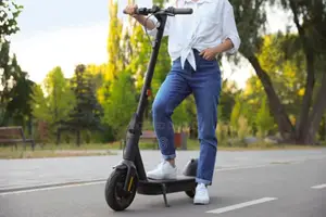 Quick-Charging Electric Scooter – 36V Battery, 25km/H Speed