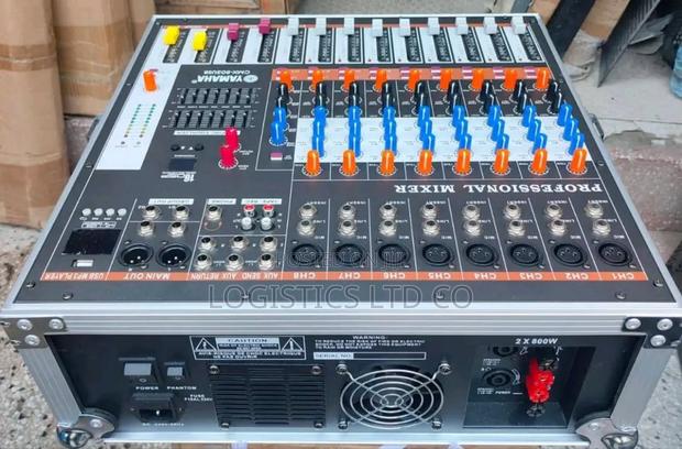 Yamaha CMX802USB 8channel Briefcase Powered Mixer - thumbnail 2