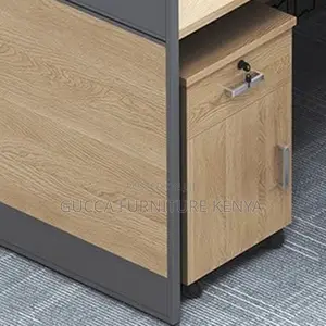 Workstations: Modern 4-Seater Executive Workstation Setup