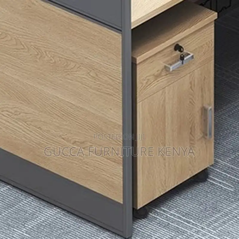 Workstations: Modern 4-Seater Executive Workstation Setup