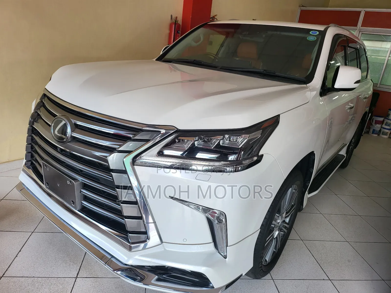 Lexus LX 2017 White