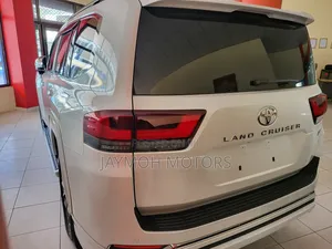 Toyota Land Cruiser 2023 White