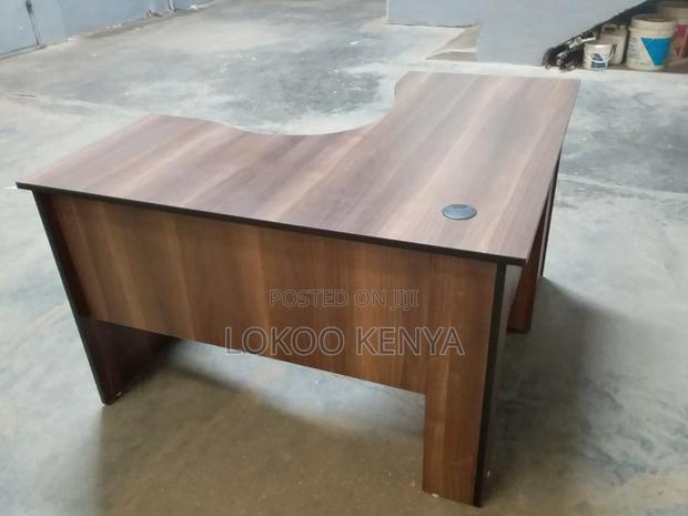 Office Desk: L-Shaped Curved Office Desk