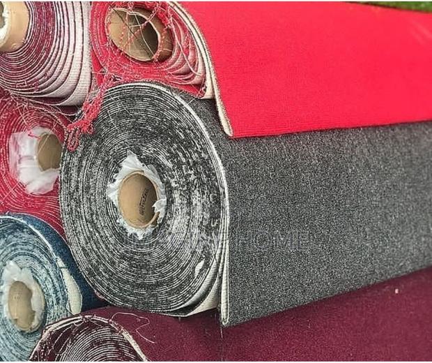 Charcoal Grey and Red Wall to Wall Carpet Decoration