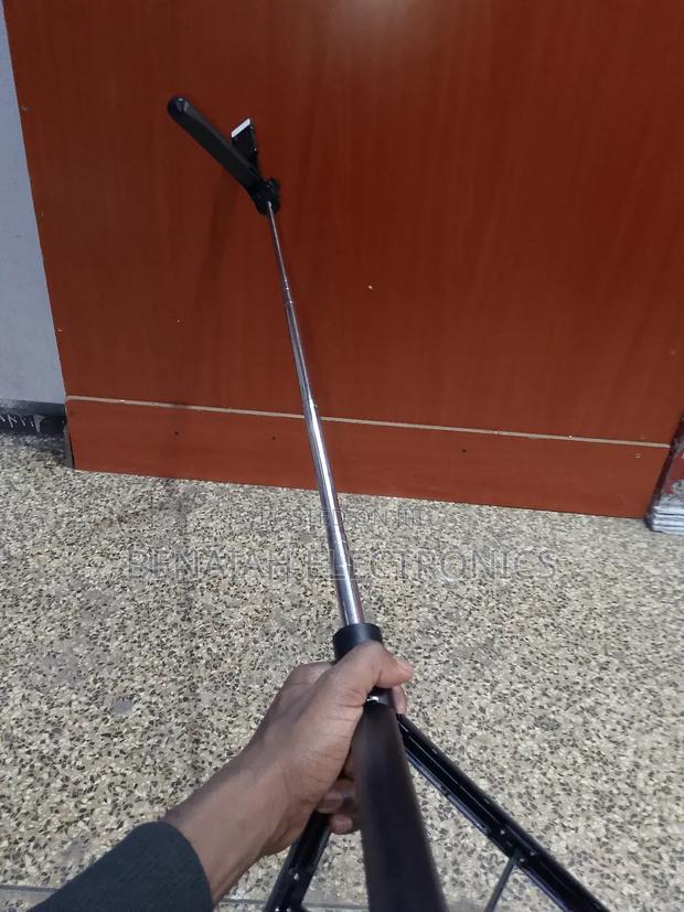 Selfie Stick With Grip Handle - thumbnail 2