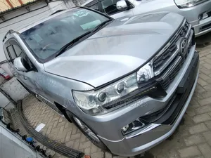 Toyota Land Cruiser 2016 Silver