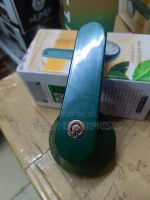 Electric Lint Remover or Cutter With Lint or Fur Roller