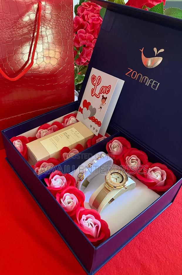Hot Valentine's Ladies Gift Set With Floral Perfume - main view