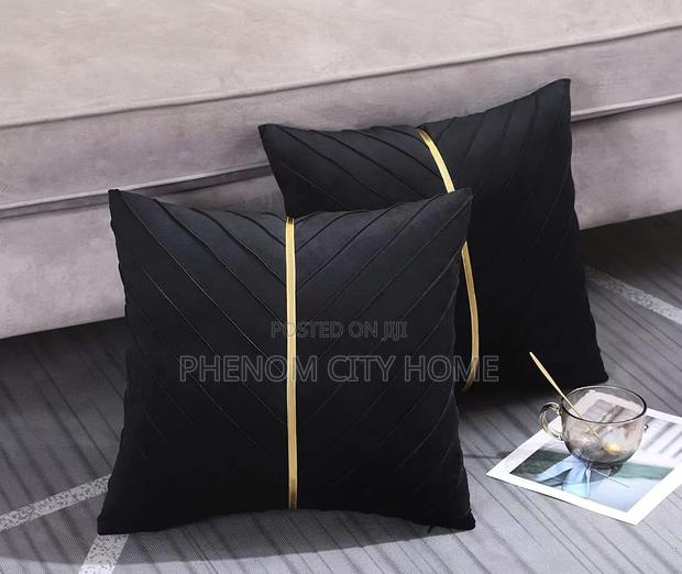 Grey Unique Quality Throwpillow Covers - thumbnail 2