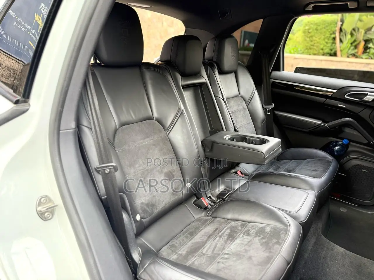 Porsche Cayenne Platinum Edition AWD 2018 White